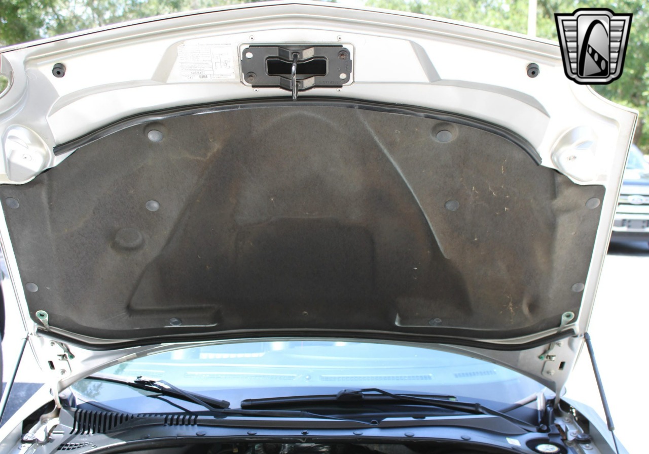 2004 Ford Thunderbird 28