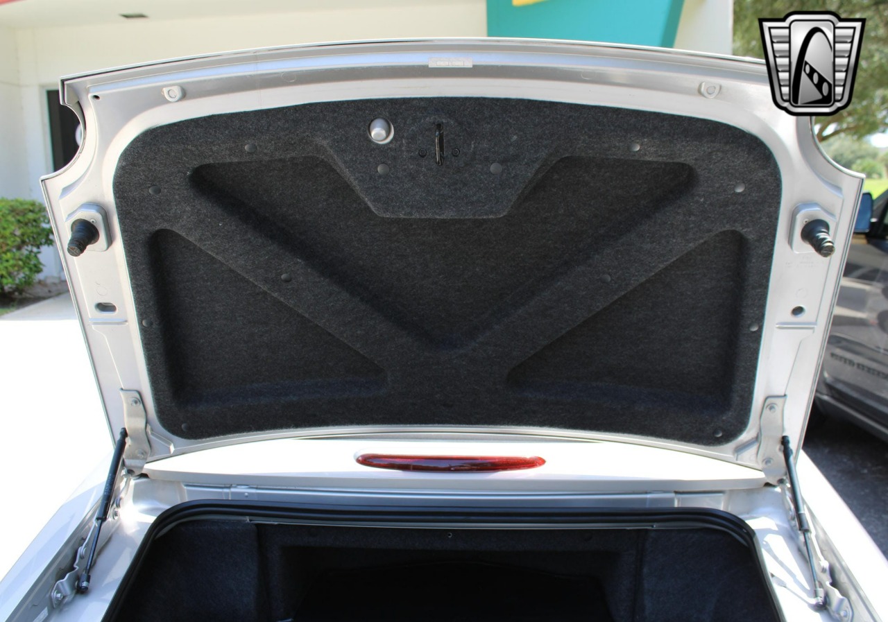 2004 Ford Thunderbird 29