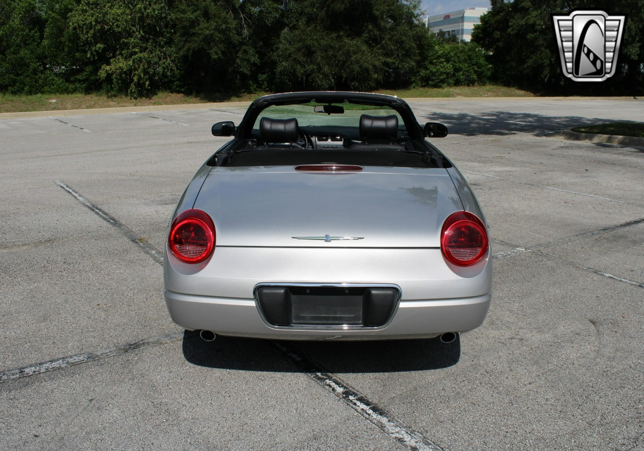 2004 Ford Thunderbird 10
