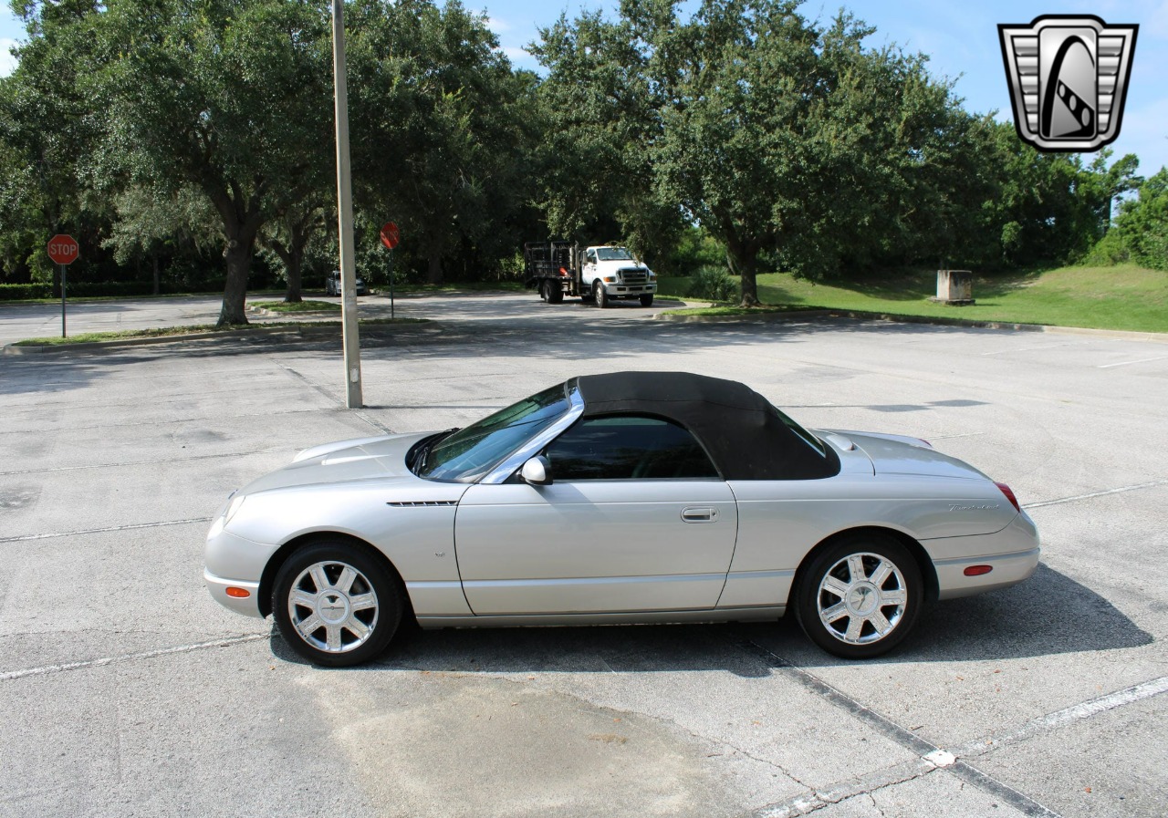 2004 Ford Thunderbird 5