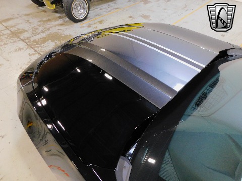 2018 Chevrolet Camaro image 33