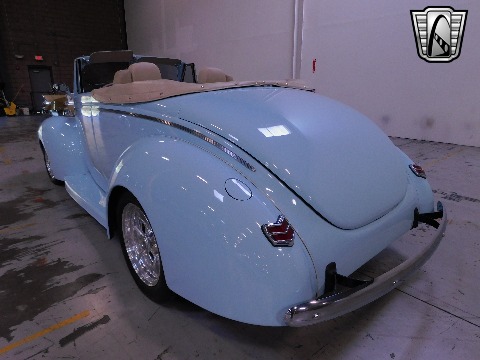 1940 Ford Convertible image 4