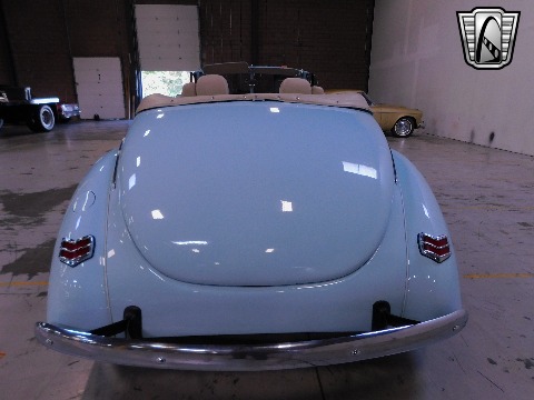 1940 Ford Convertible image 5