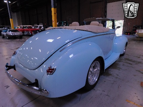 1940 Ford Convertible image 6