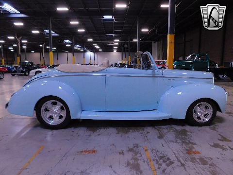 1940 Ford Convertible image 7