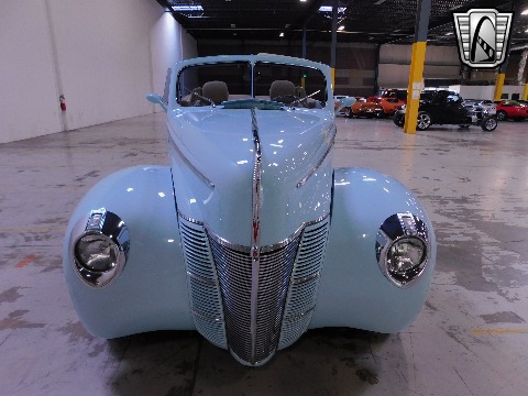 1940 Ford Convertible image 9
