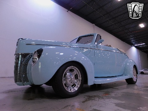 1940 Ford Convertible image 10
