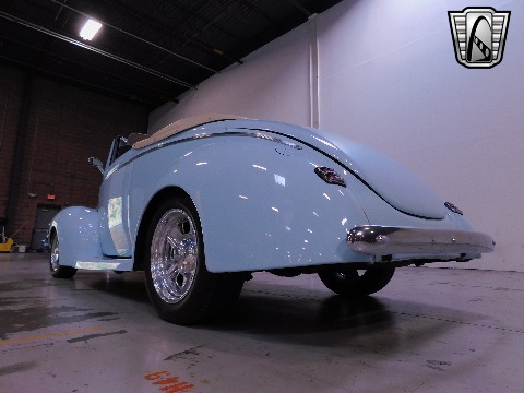 1940 Ford Convertible image 12