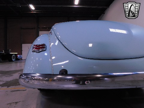 1940 Ford Convertible image 38