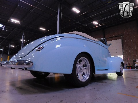 1940 Ford Convertible image 14