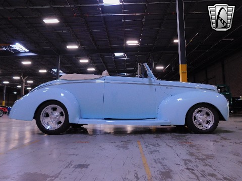 1940 Ford Convertible image 16