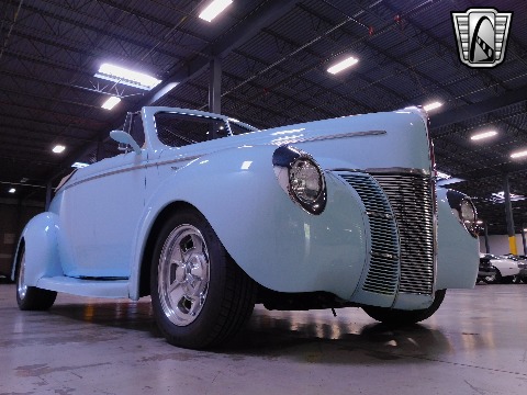 1940 Ford Convertible image 17