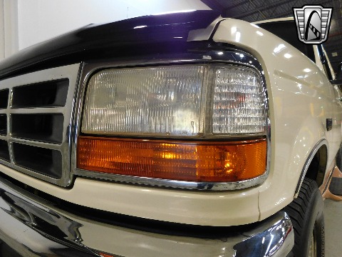 1995 Ford Bronco image 29