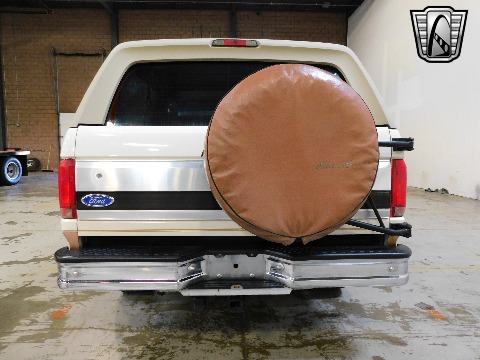 1995 Ford Bronco image 5