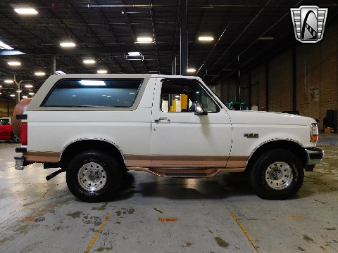 1995 Ford Bronco image 7