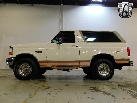 1995 Ford Bronco image 11
