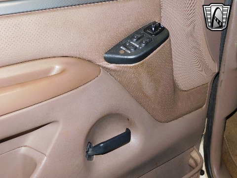 1995 Ford Bronco image 89