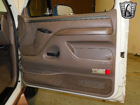 1995 Ford Bronco image 90