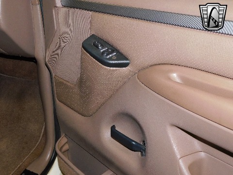 1995 Ford Bronco image 91