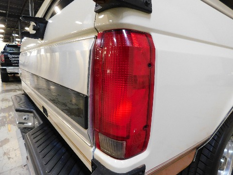 1995 Ford Bronco image 51