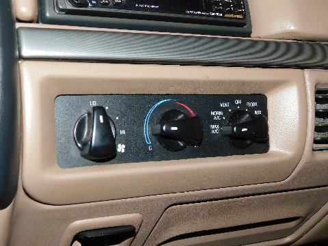 1995 Ford Bronco image 106