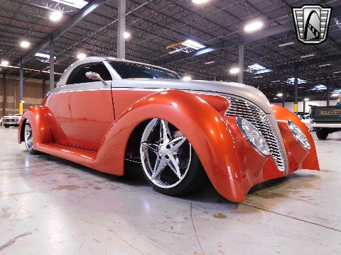 1939 Ford Cabriolet image 16