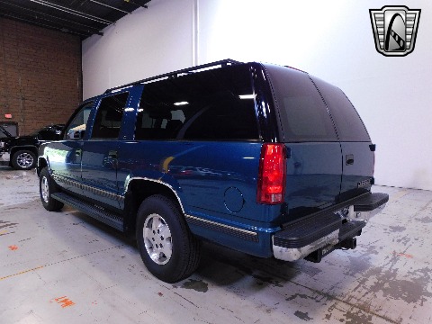 1995 Chevrolet Suburban image 4