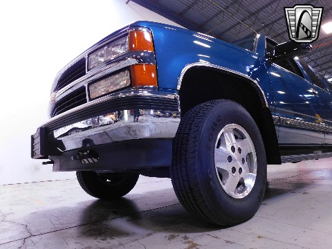 1995 Chevrolet Suburban image 30