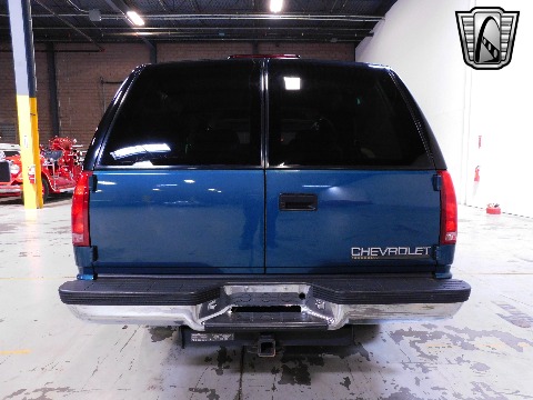 1995 Chevrolet Suburban image 5
