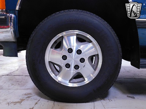 1995 Chevrolet Suburban image 31