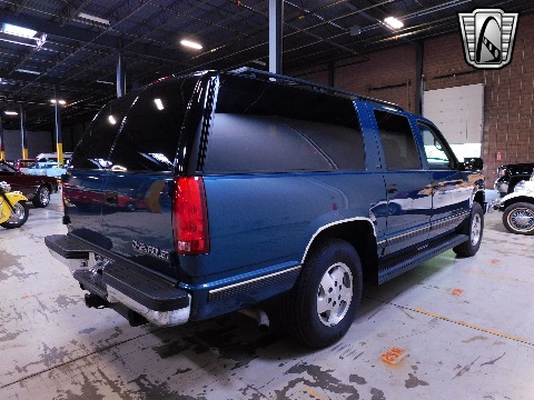 1995 Chevrolet Suburban image 6