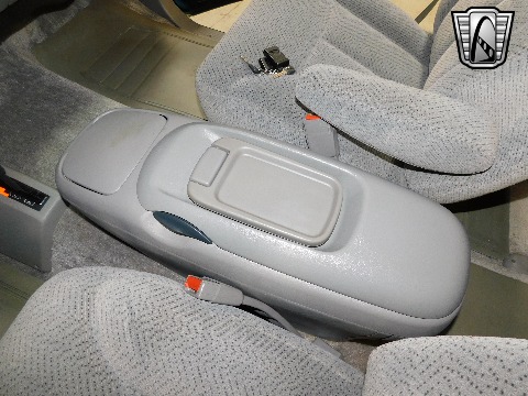 1995 Chevrolet Suburban image 111