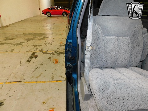 1995 Chevrolet Suburban image 137