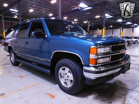 1995 Chevrolet Suburban image 8