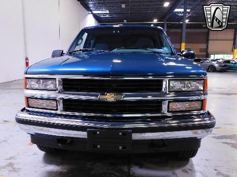 1995 Chevrolet Suburban image 9