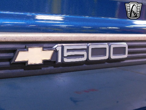 1995 Chevrolet Suburban image 35