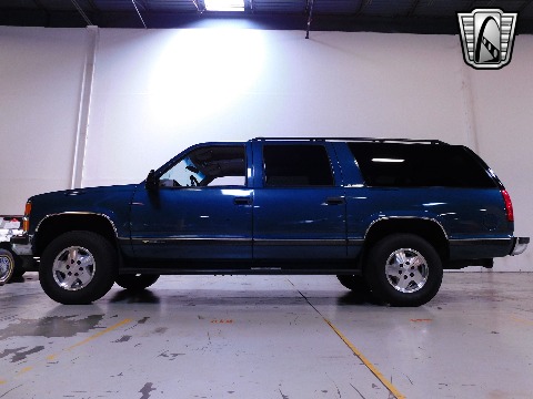 1995 Chevrolet Suburban image 11