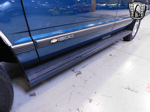 1995 Chevrolet Suburban image 37