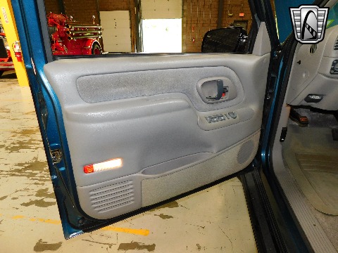 1995 Chevrolet Suburban image 90