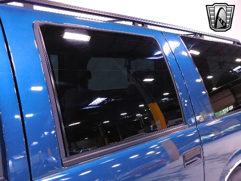 1995 Chevrolet Suburban image 39