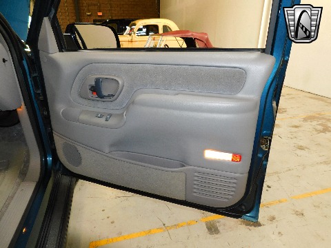 1995 Chevrolet Suburban image 91