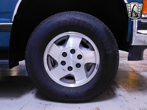 1995 Chevrolet Suburban image 66