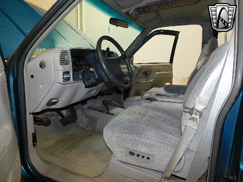 1995 Chevrolet Suburban image 92