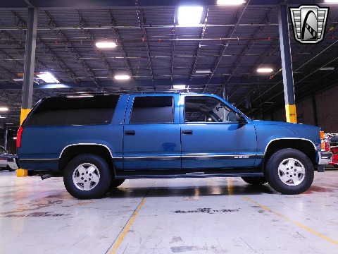 1995 Chevrolet Suburban image 15