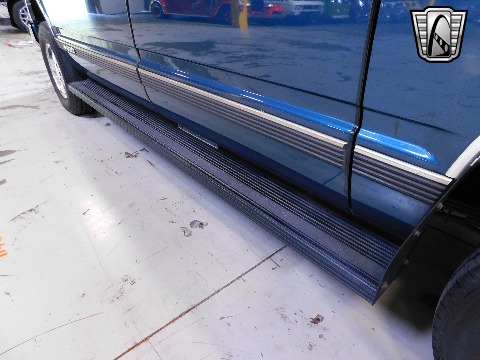 1995 Chevrolet Suburban image 41