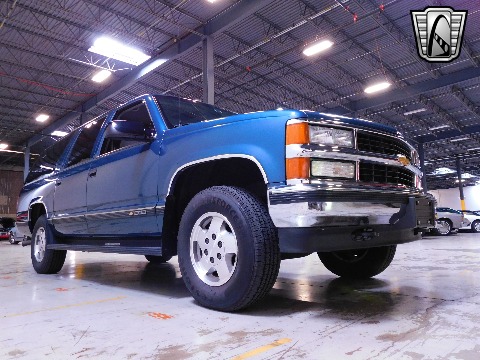 1995 Chevrolet Suburban image 16