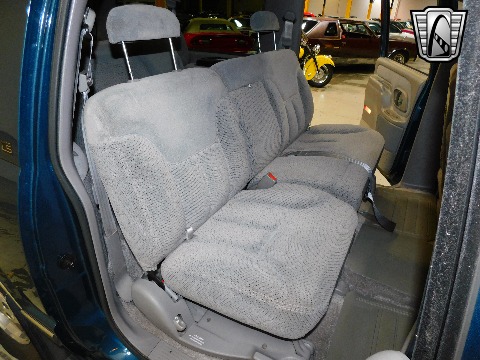 1995 Chevrolet Suburban image 120