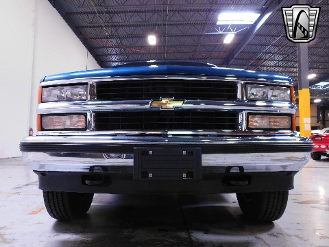 1995 Chevrolet Suburban image 17