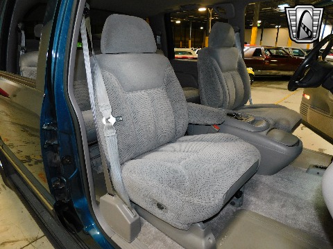 1995 Chevrolet Suburban image 95