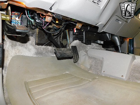 1995 Chevrolet Suburban image 96